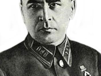 Михаил Иванов