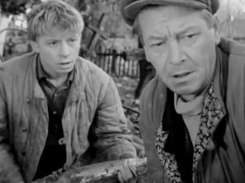 "ЧЕРЕЗ КЛАДБИЩЕ" (1964)