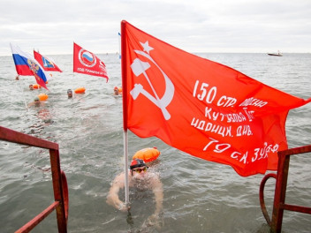 Флаг "Бессмертного полка России" участвует в Эстафете Победы