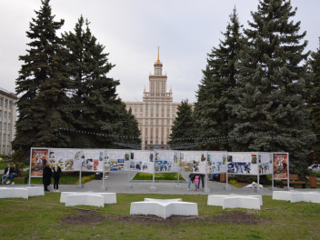 В Челябинском сквере открылась обновленная выставочная экспозиция