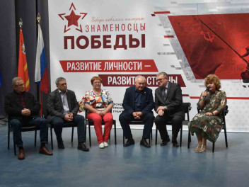 В Смоленске прошел онлайн-урок мужества «Знаменосцы Победы»