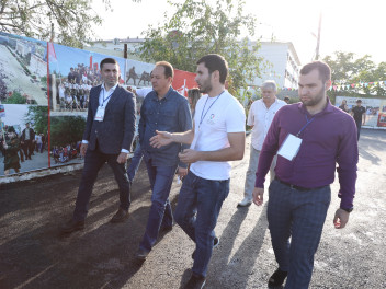 На форуме «Каспий-2021» обсудили патриотическое воспитание молодежи