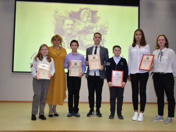 В республике Коми наградили правнуков победителей