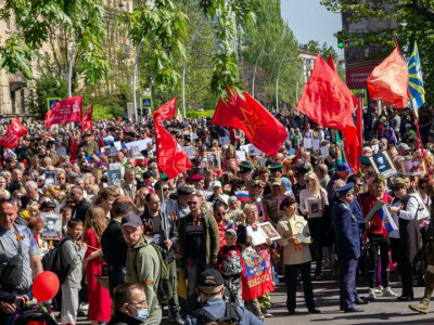 Бессмертный полк победным маршем прошел по городам востока Украины