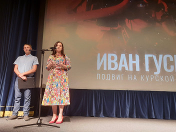 Руководитель Исполкома выступила на премьере фильма о подвиге танкиста