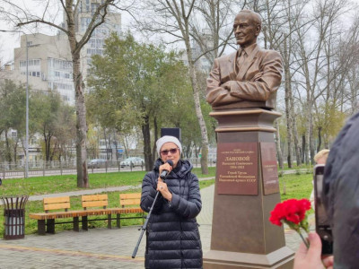 В Липецке открыт бюст Василия Ланового