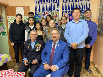 Тематический вечер на Сахалине «Гремел салют над Ленинградом!»