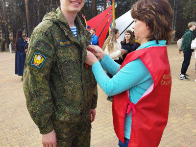 В регионах торжественно вручают символ Победы