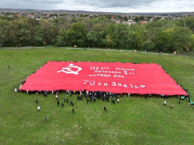 В Ингушетии развернули самое большое Знамя Победы в мире