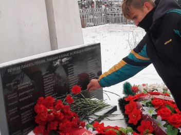 "На братских могилах не ставят крестов..."