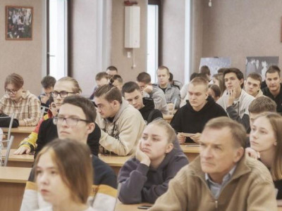 Студентам рассказали об опасности военного противостояния