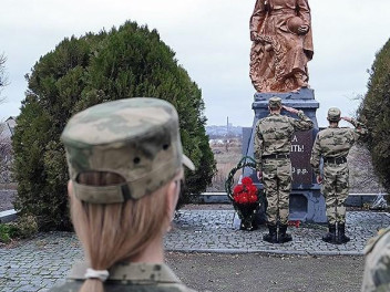 Память о Неизвестных Солдатах эхом отдается в наших сердцах