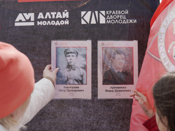 Портреты героев размещают на «Стены памяти» в регионах