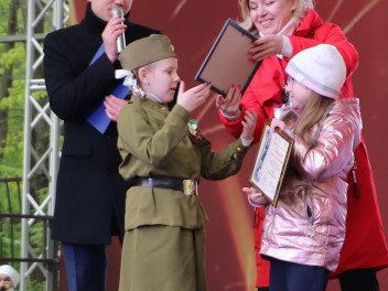 В День Победы наградили лучших