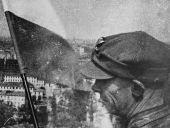 Осторожно - фейк! Польский флаг над рейхстагом