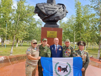 Делегация из Иркутска на открытии памятника Жукову