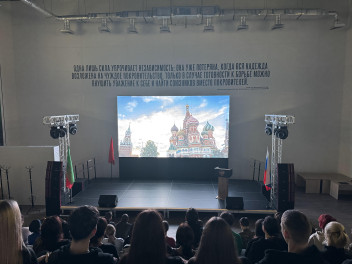 В регионах России продолжаются показы фильма о лжи западных СМИ