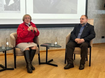 Сохраняя память: диалог на равных