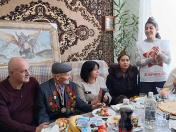 Разные акции в честь наших защитников прошли по стране