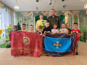 Однополчане по всей стране проводят акции для школьников и молодежи