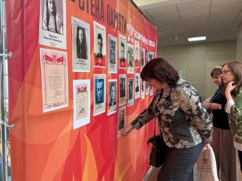 Стены памяти открываются в регионах