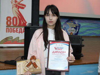 Победители регионального этапа конкурса «По праву памяти» получают свои награды