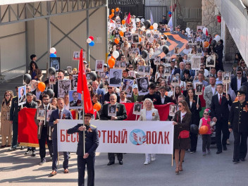 Бессмертный полк шествует по городам и странам