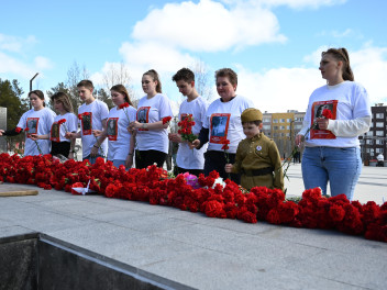 Бессмертный полк проходит в разных форматах по всей стране