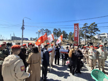 Возложения цветов в память о героях