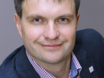 За 10 лет Бессмертный полк России совершил революцию в памяти о войне. Он вернул День Победы в каждую семью, сделав его глубоко личным праздником