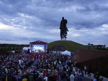 Ежегодный концерт-реквием к Дню памяти и скорби прошел у Ржевского мемориала Советскому Солдату