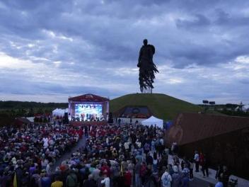 Ежегодный концерт-реквием к Дню памяти и скорби прошел у Ржевского мемориала Советскому Солдату