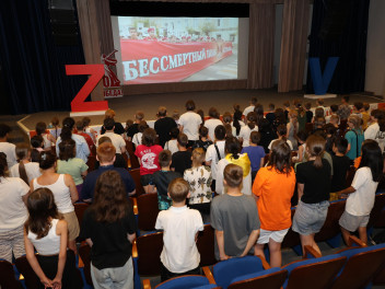 Однополчане рассказывают и показывают молодежи историю подвига наших героев