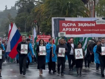 Бессмертный полк прошел по улицам Сухума!
