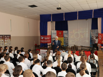 Живая история: уроки мужества и уникальные выставки для молодежи Астрахани