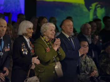 В Южно-Сахалинске прошел трогательный концерт, посвященный Дню белых журавлей