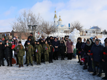 Патриотические мероприятия, посвященные участникам СВО, прошли в Астрахани и Махачкале