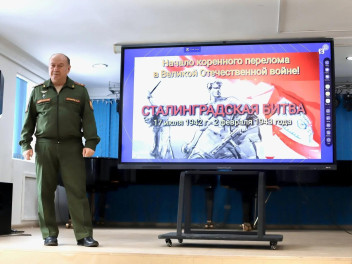 Участники Бессмертного полка России посвятили прошедшую неделю Сталинградской битве