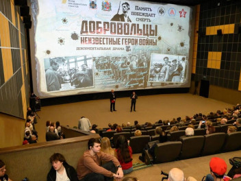 Бессмертный полк России прославляет героев на киноэкранах