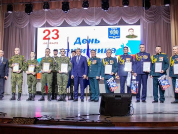 День защитника Отечества 2026: от Астрахани до Сахалина Бессмертный полк России объединил поколения