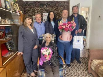 На Сахалине день рождения отмечает труженица тыла