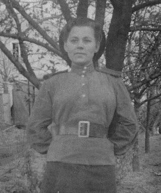 Шаповалова (Бурлакова) Антонина Борисовна