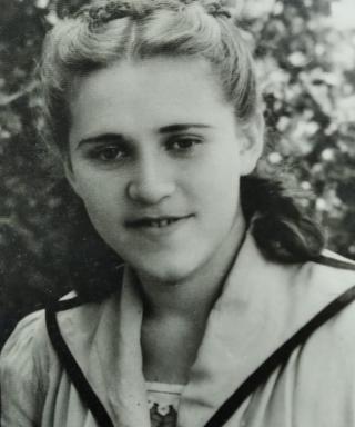 Шевченко (Медведева) Людмила Яковлевна
