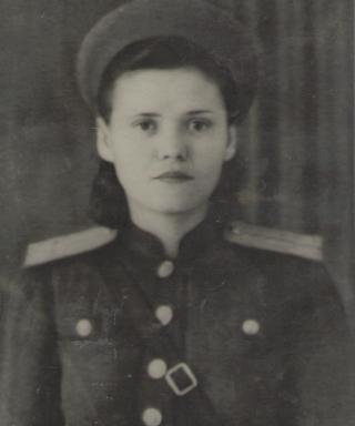 Гончарова  (Лозовская) Нина Ивановна