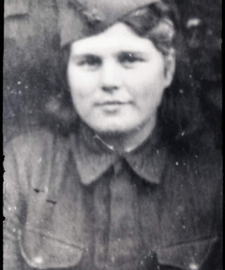 Антонова ( Гурова) Антонина Васильевна