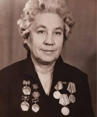 Краснолобова (Олейникова) Вера Семеновна