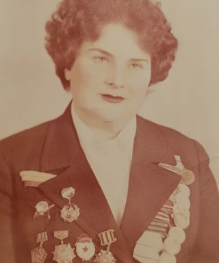 Васильева(Саркисова) Леонилла Леонтьевна