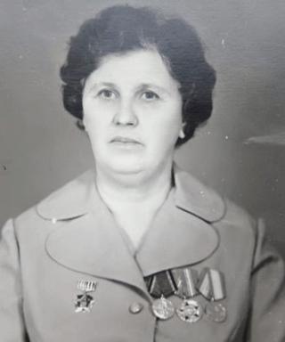 Чмелёва (Рябиченко) Анна Петровна