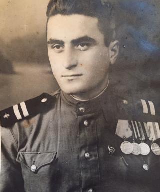 Еник Ражден Максимович