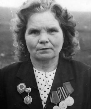 Кривошлыкова  (Устинова) Антонина Ивановна